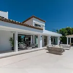 Luxury 5 Bed Villa - Heated Pool