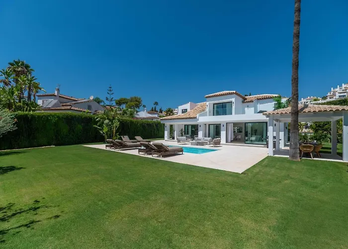 Luxury 5 Bed Villa - Heated Pool