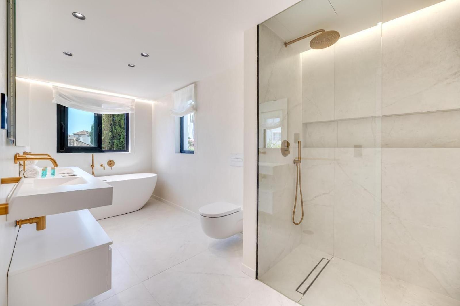 Villa Luxury 5 Bed - Heated Pool