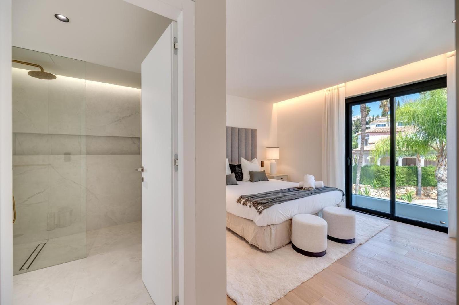 Luxury 5 Bed - Heated Pool Villa Marbella