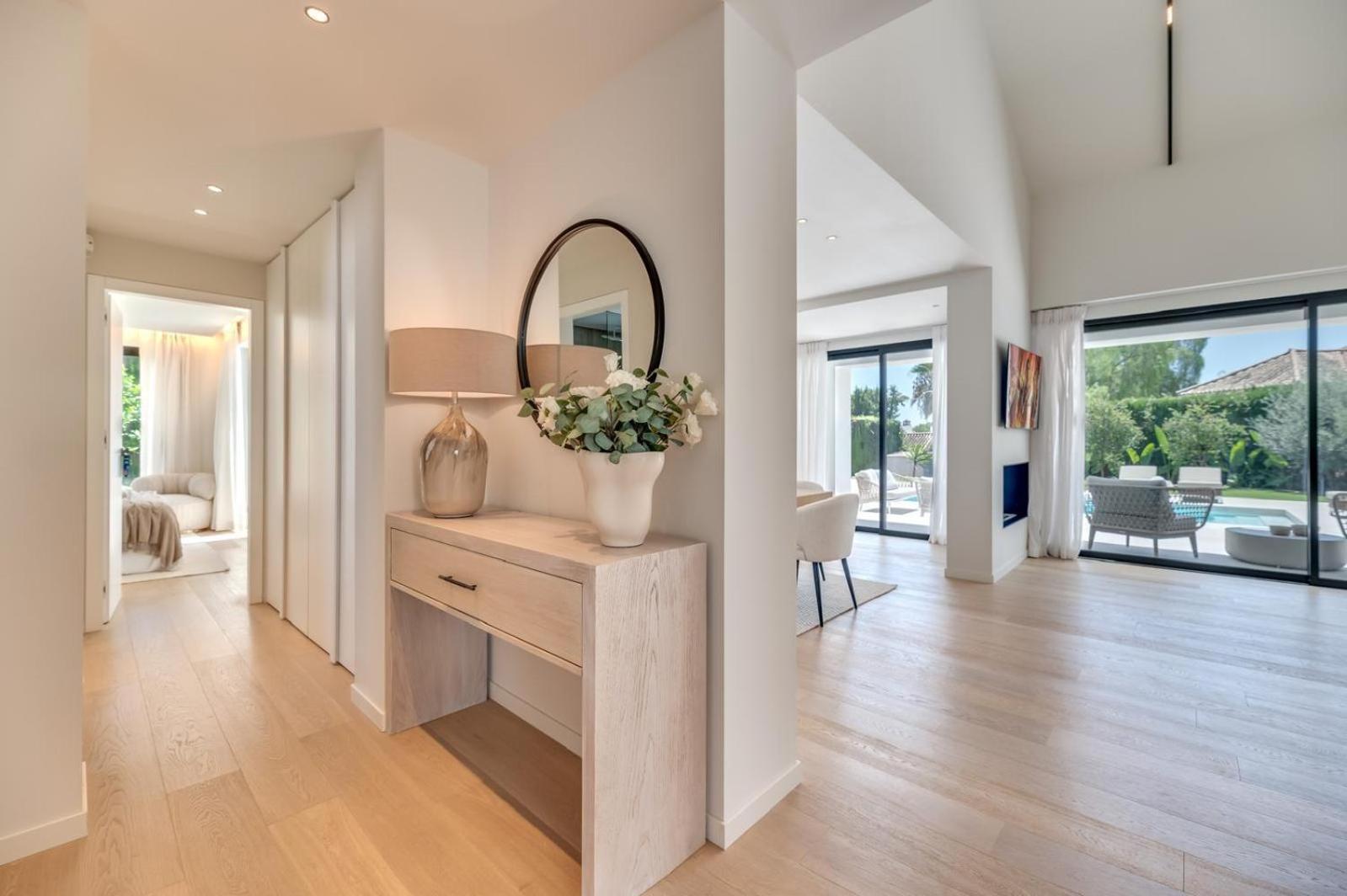 Luxury 5 Bed - Heated Pool Villa *