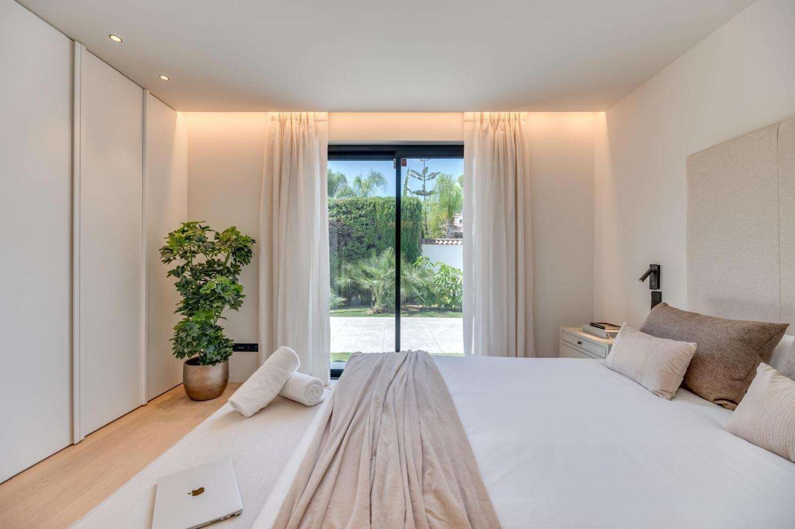 Luxury 5 Bed - Heated Pool