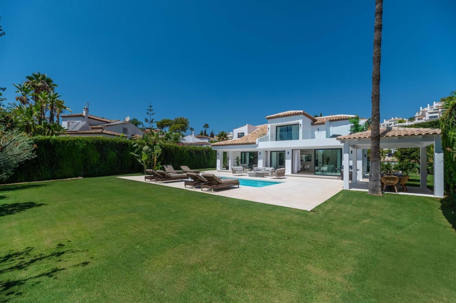 Luxury 5 Bed - Heated Pool Marbella