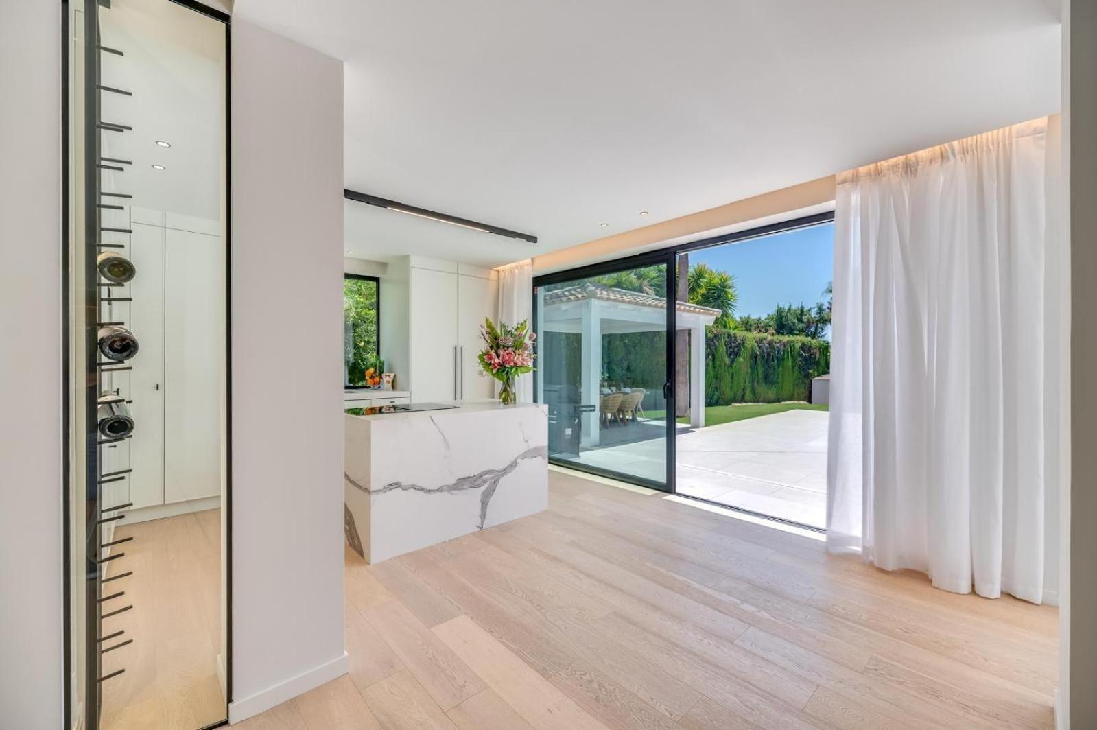 Luxury 5 Bed - Heated Pool Villa *