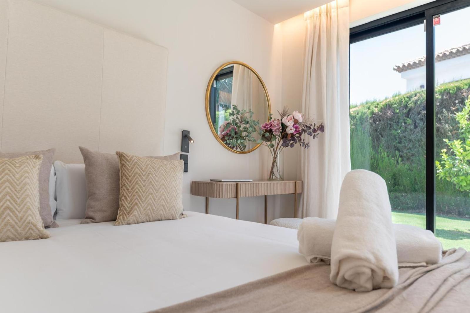 Luxury 5 Bed - Heated Pool Villa