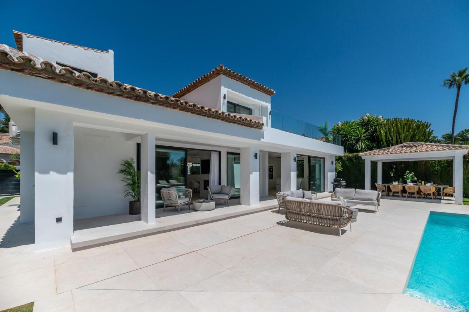 Luxury 5 Bed - Heated Pool Villa Marbella